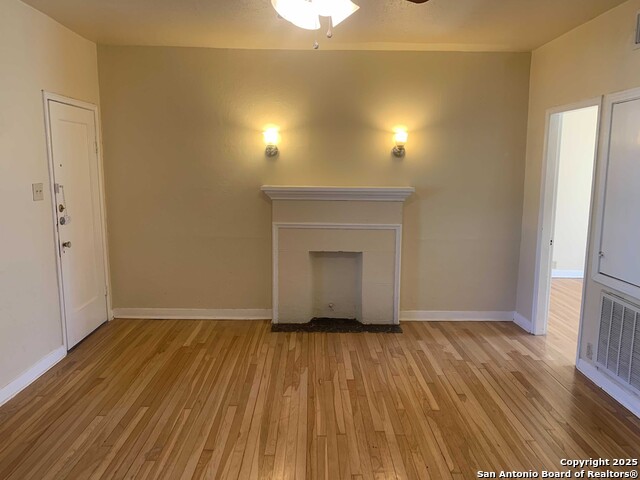 Image 4 of 16 For 218 Rosewood Ave E 2
