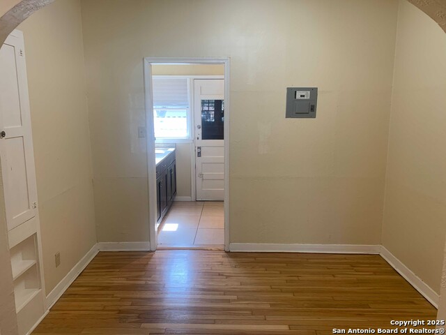 Image 5 of 16 For 218 Rosewood Ave E 2