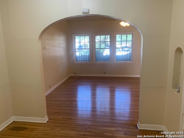 Image 6 of 16 For 218 Rosewood Ave E 2