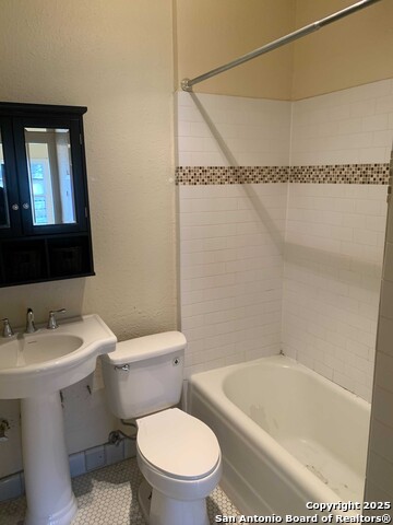 Image 9 of 16 For 218 Rosewood Ave E 2