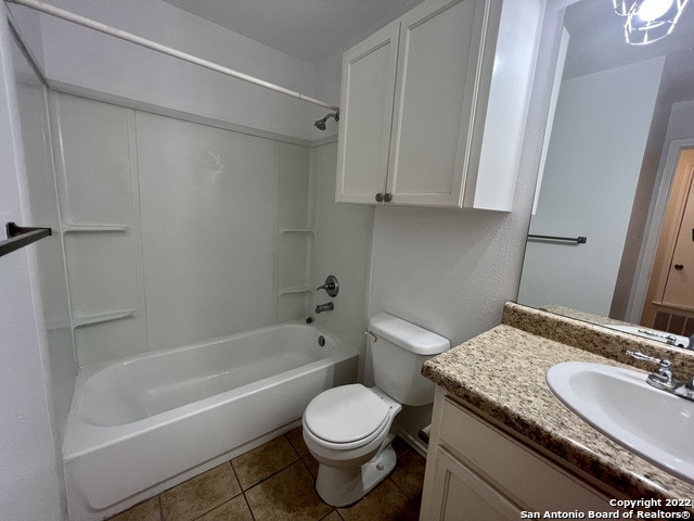 Listing photo id 9 for 810 Station St 4