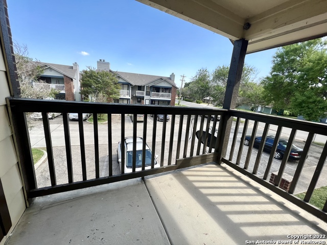 Listing photo id 11 for 810 Station St 4