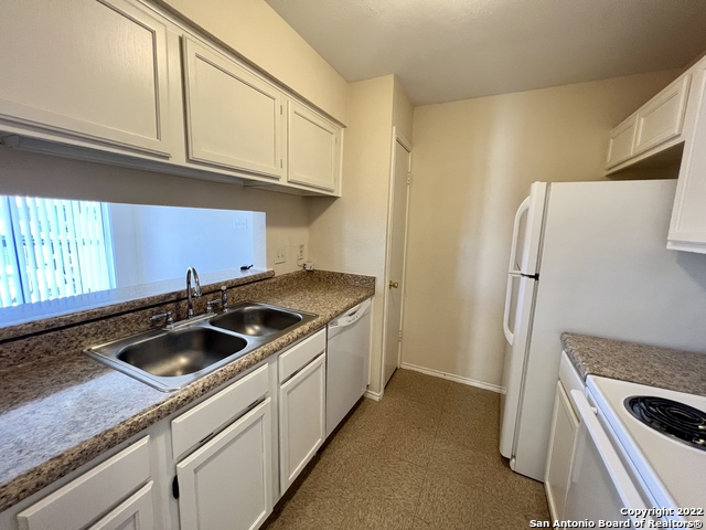 Listing photo id 2 for 810 Station St 4