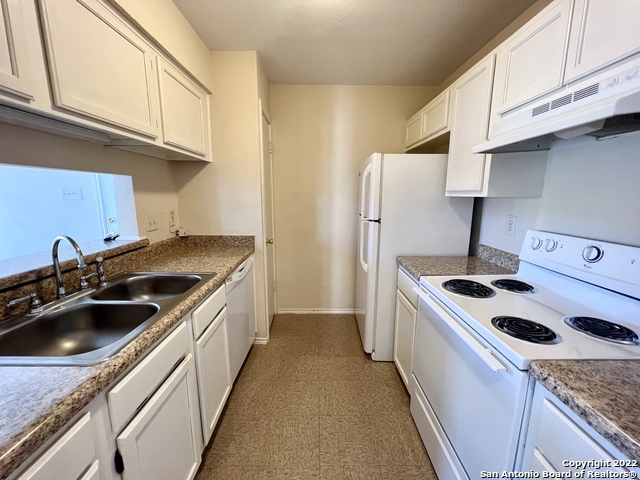 Listing photo id 3 for 810 Station St 4