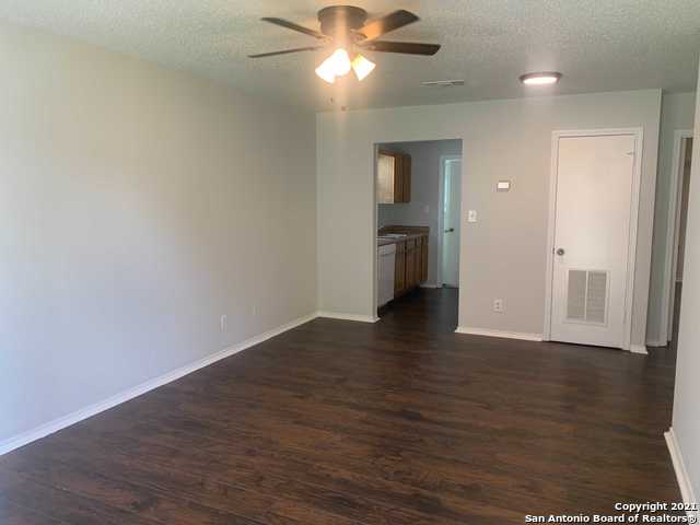 Image 3 of 17 For 4545 Hoeneke St  102