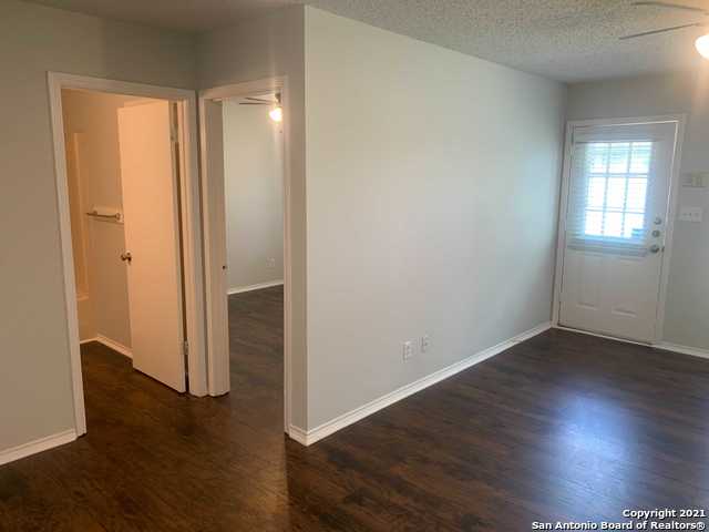 Image 4 of 17 For 4545 Hoeneke St  102
