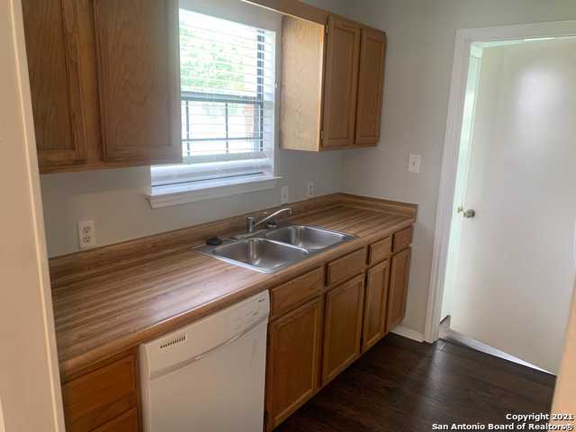 Image 6 of 17 For 4545 Hoeneke St  102