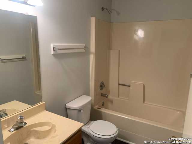Image 8 of 17 For 4545 Hoeneke St  102