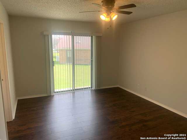 Image 9 of 17 For 4545 Hoeneke St  102