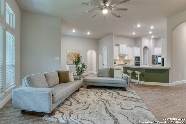Listing photo id 9 for 2123 Bailey Forest