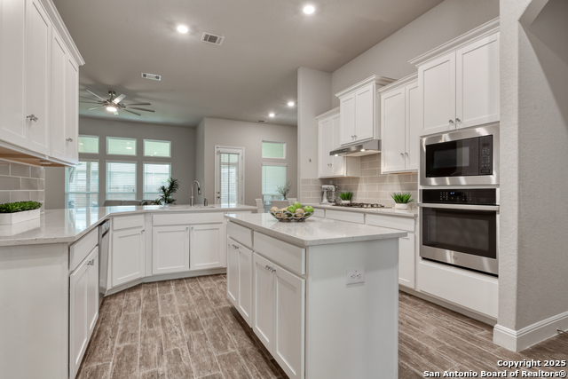 Listing photo id 11 for 2123 Bailey Forest