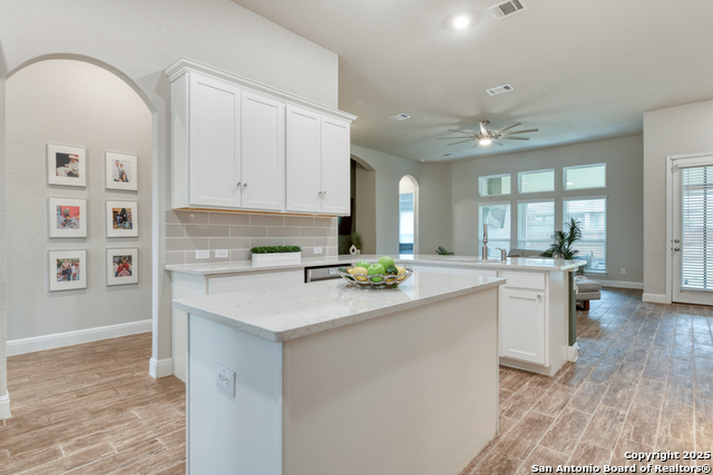 Listing photo id 13 for 2123 Bailey Forest