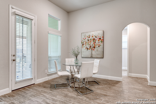 Listing photo id 14 for 2123 Bailey Forest