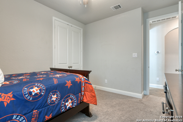 Listing photo id 17 for 2123 Bailey Forest