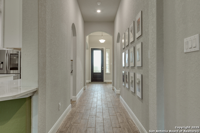 Listing photo id 0 for 2123 Bailey Forest