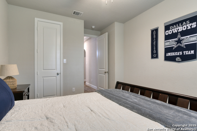 Listing photo id 22 for 2123 Bailey Forest