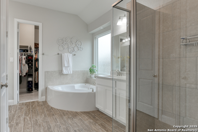 Listing photo id 28 for 2123 Bailey Forest