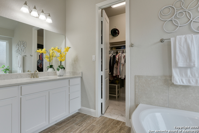 Listing photo id 30 for 2123 Bailey Forest
