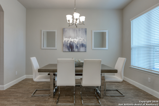 Listing photo id 3 for 2123 Bailey Forest