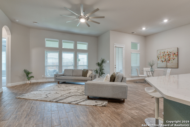 Listing photo id 5 for 2123 Bailey Forest