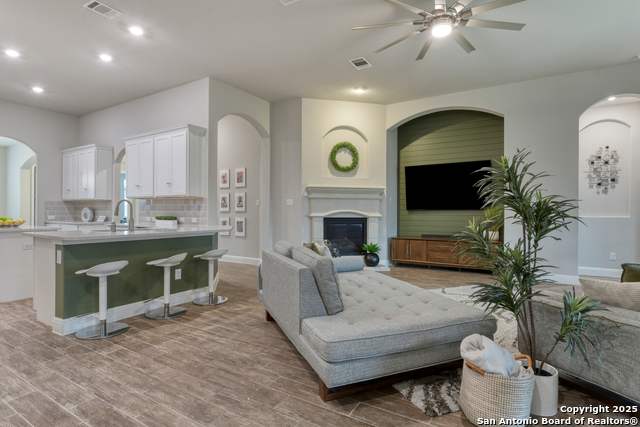Listing photo id 6 for 2123 Bailey Forest
