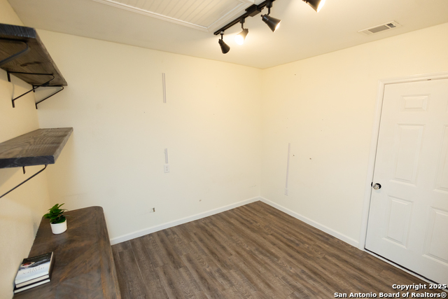 Image 18 of 21 For 5542 Kissing Oak St