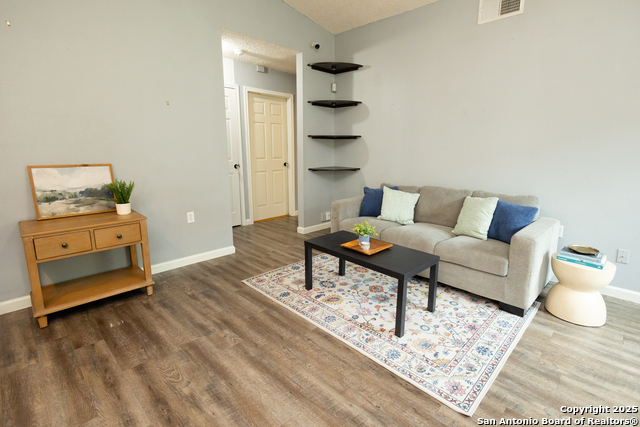 Image 6 of 21 For 5542 Kissing Oak St