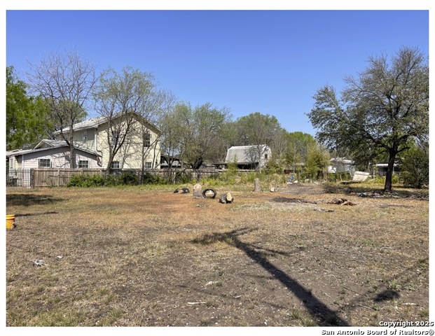 Listing photo id 0 for 303 Randall Ave