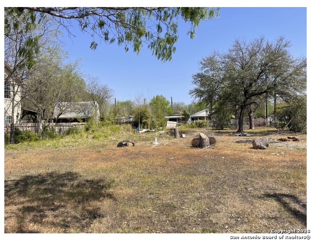 Listing photo id 1 for 303 Randall Ave