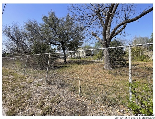 Listing photo id 2 for 303 Randall Ave