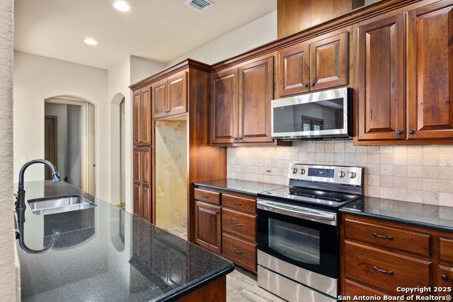 Listing photo id 8 for 2885 Rock Barn Drive E