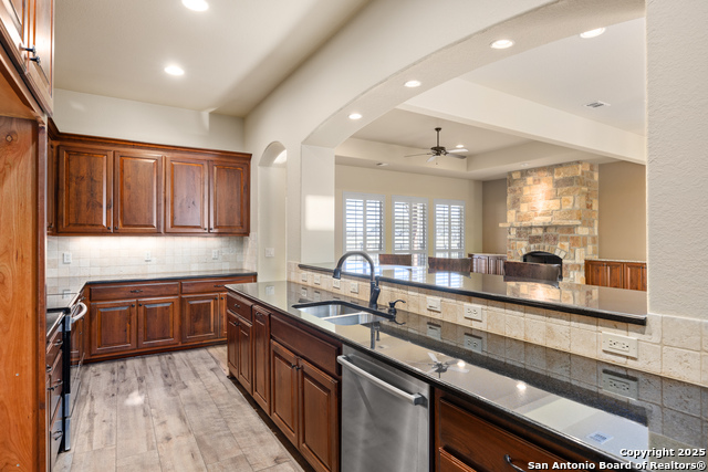 Listing photo id 9 for 2885 Rock Barn Drive E