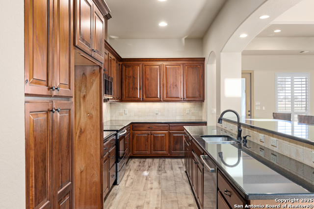 Listing photo id 10 for 2885 Rock Barn Drive E