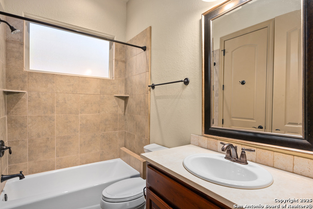 Listing photo id 11 for 2885 Rock Barn Drive E