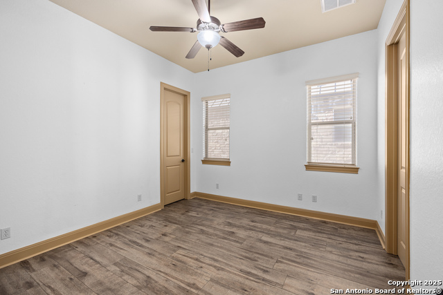 Listing photo id 12 for 2885 Rock Barn Drive E