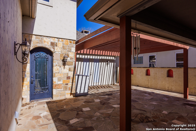 Listing photo id 0 for 2885 Rock Barn Drive E