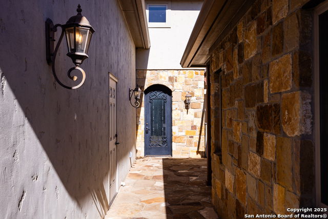 Listing photo id 32 for 2885 Rock Barn Drive E