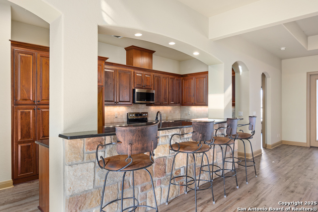 Listing photo id 3 for 2885 Rock Barn Drive E