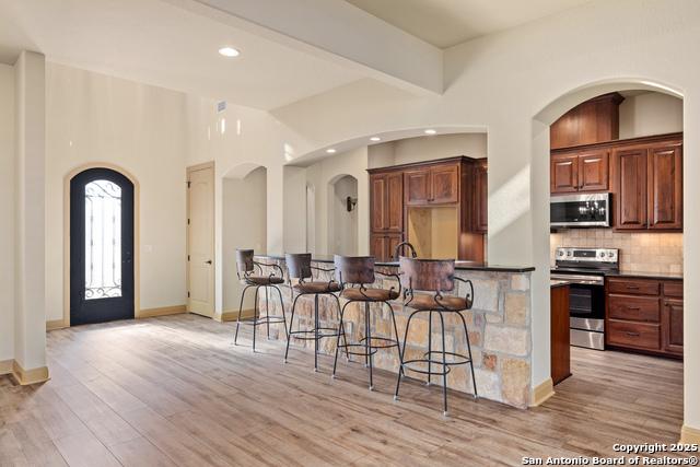 Listing photo id 4 for 2885 Rock Barn Drive E