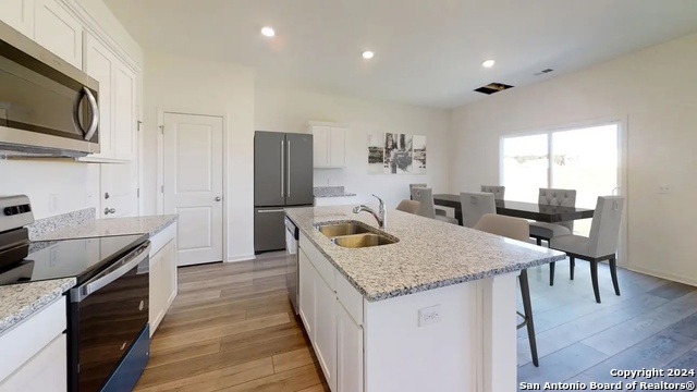 Listing photo id 0 for 840 Goodhart