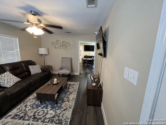 Image 4 of 19 For 433 Dora St  