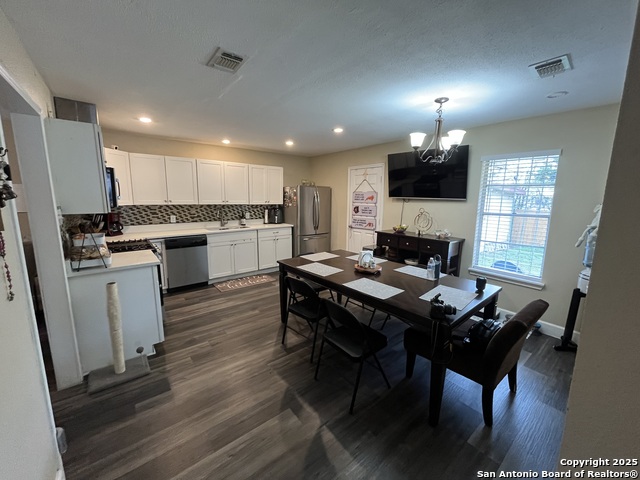 Image 6 of 19 For 433 Dora St  
