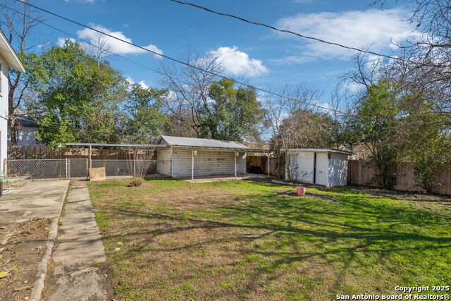 Image 38 of 48 For 2334 Huisache W
