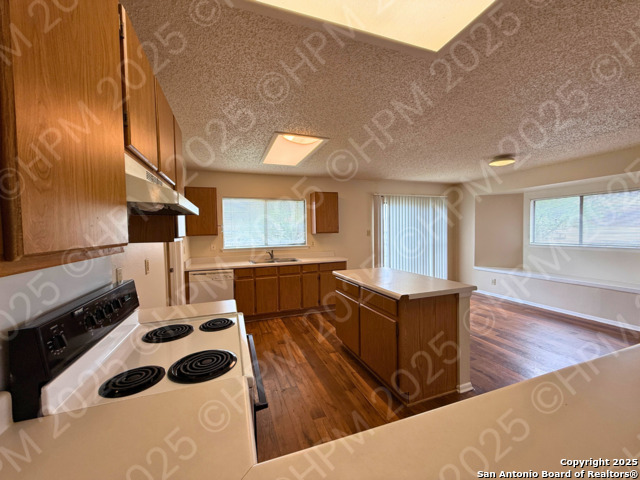 Image 5 of 15 For 6439 Beech Trail Dr