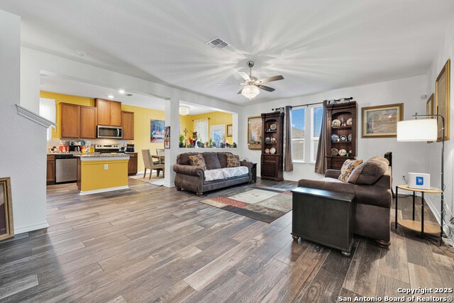 Image 7 of 26 For 8432 Amistad Cove