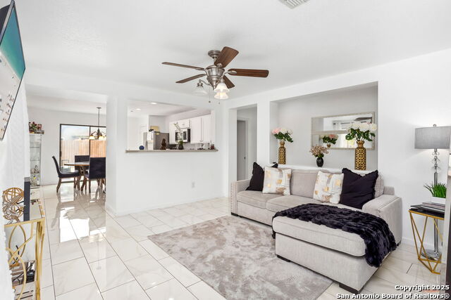 Image 2 of 15 For 10104 Villa Del Lago