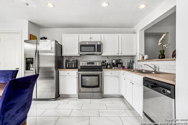 Image 3 of 15 For 10104 Villa Del Lago