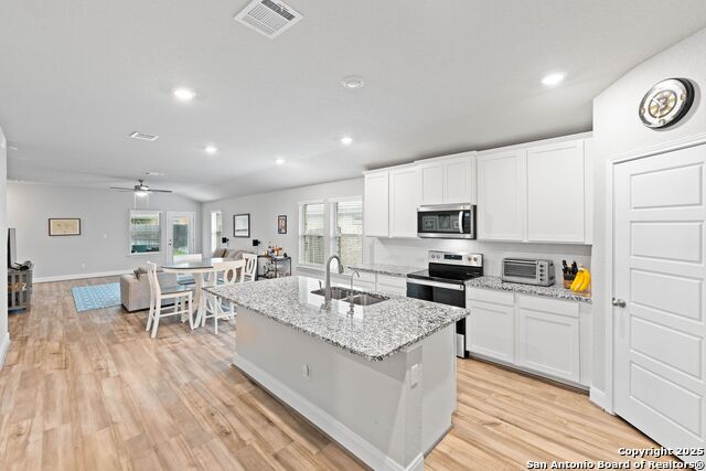 Listing photo id 3 for 3075 Mondavi Crest