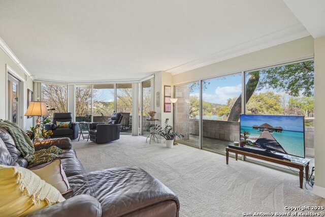 Listing photo id 10 for 1000 Guadalupe St  1d & G3