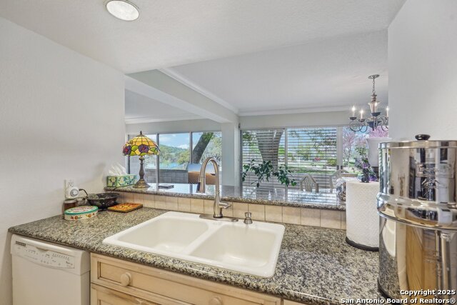 Listing photo id 15 for 1000 Guadalupe St  1d & G3